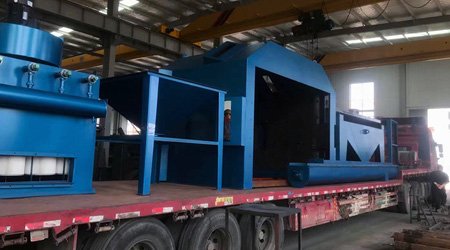 湖北荊門客戶定制的Q6932鋼板型材拋丸機裝車發(fā)貨